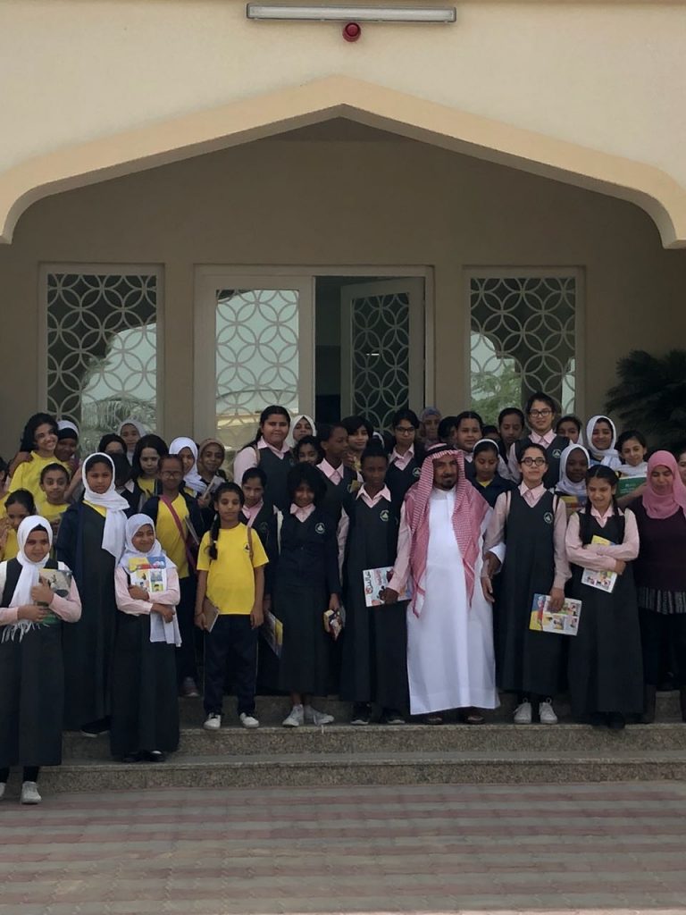 وفد طلابي من مدرسة الأقصى الخاصة يزور المكتبة