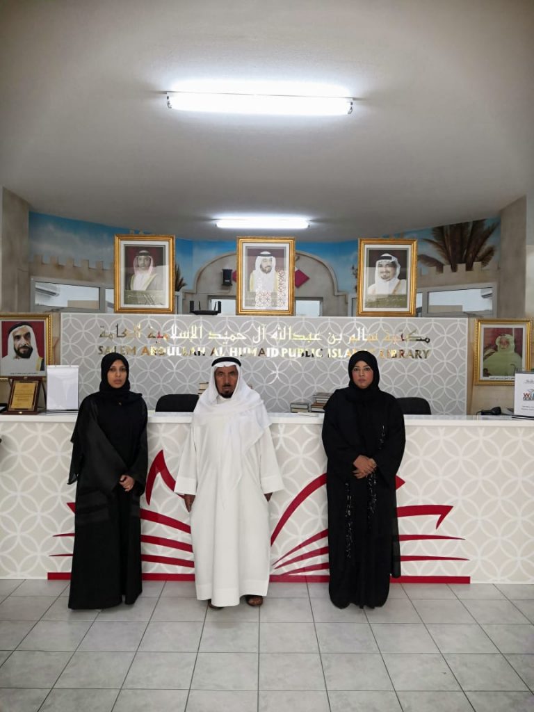 وفد مركز عجمان للمسئولية المجتمعية يزور المكتبة