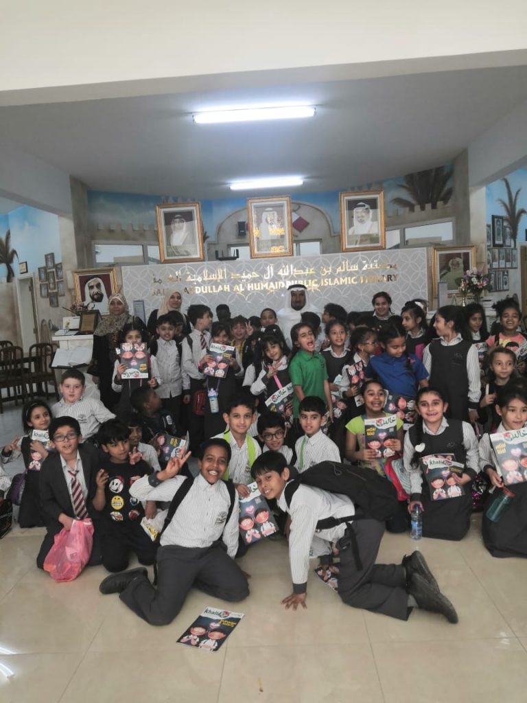 طلاب مدرسة فرونت لاين في زيارة إلى المكتبة